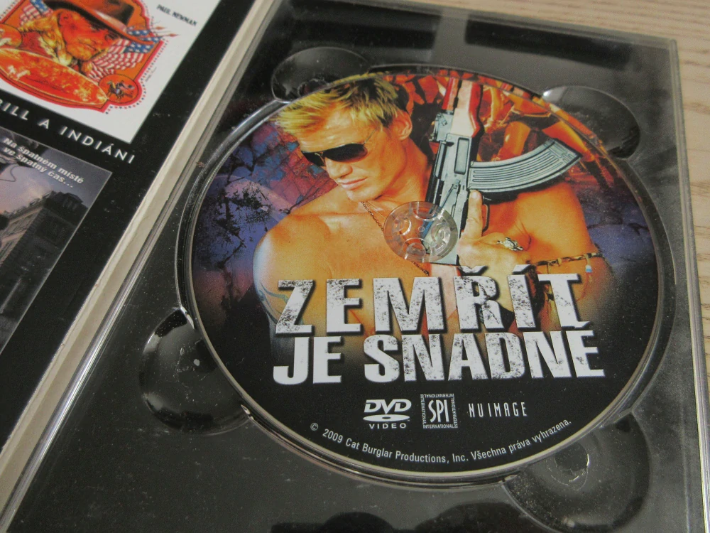 ZEMŘÍT JE SNADNÉ, D. LUNDGREN, DVD FILM