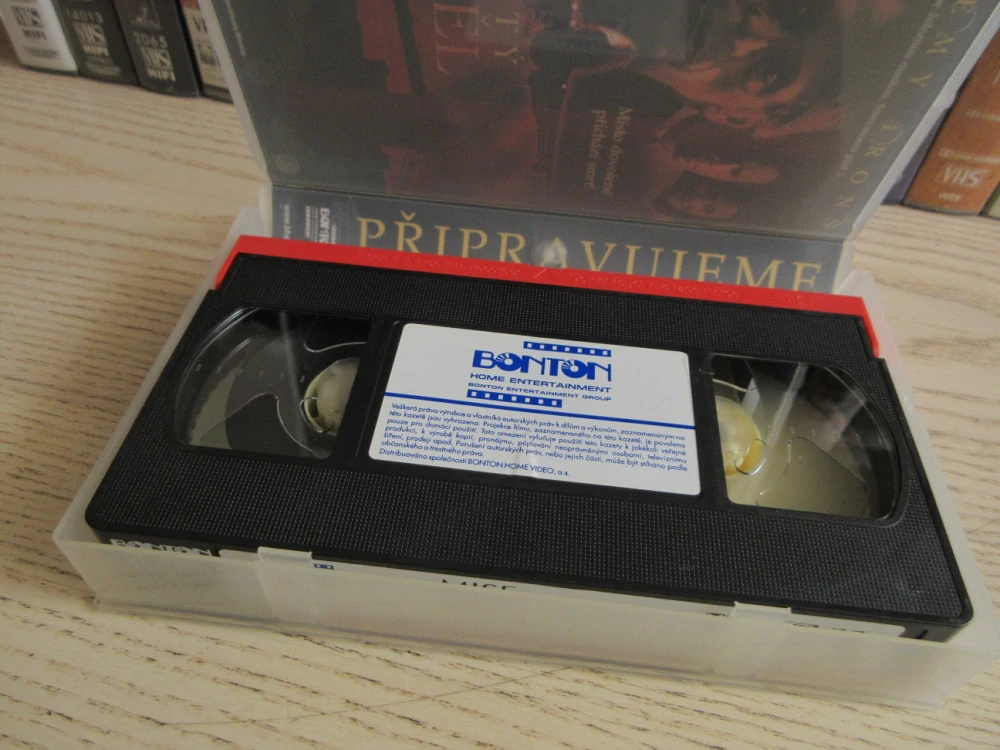 MISE V OHROŽENÍ, S. NEILL, T. LONG, VHS VIDEOKAZETA