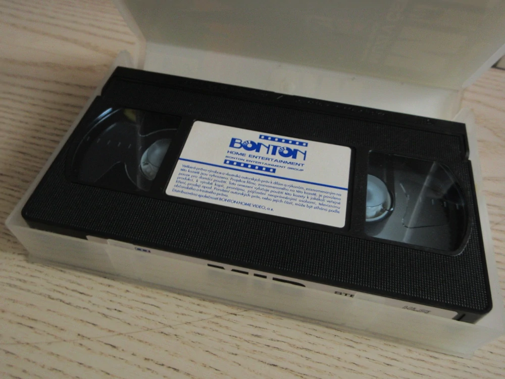 MUŽI V ČERNÉM, W. SMITH, T. L. JONES, VHS VIDEOKAZETA