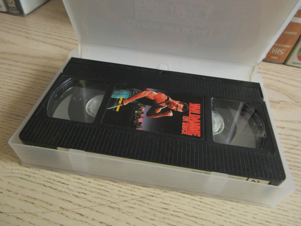 LVÍ SRDCE, J.-C. VAN DAMME, VHS VIDEOKAZETA