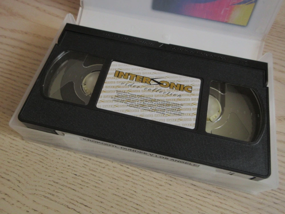 KROKODÝL DUNDEE V LOS ANGELES, P. HOGAN, VHS VIDEOKAZETA