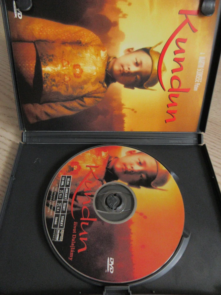 KUNDUN - ŽIVOT DALAJLÁMY, GB OBAL, ČESKÉ DVD FILM VČ. FILM BOOK