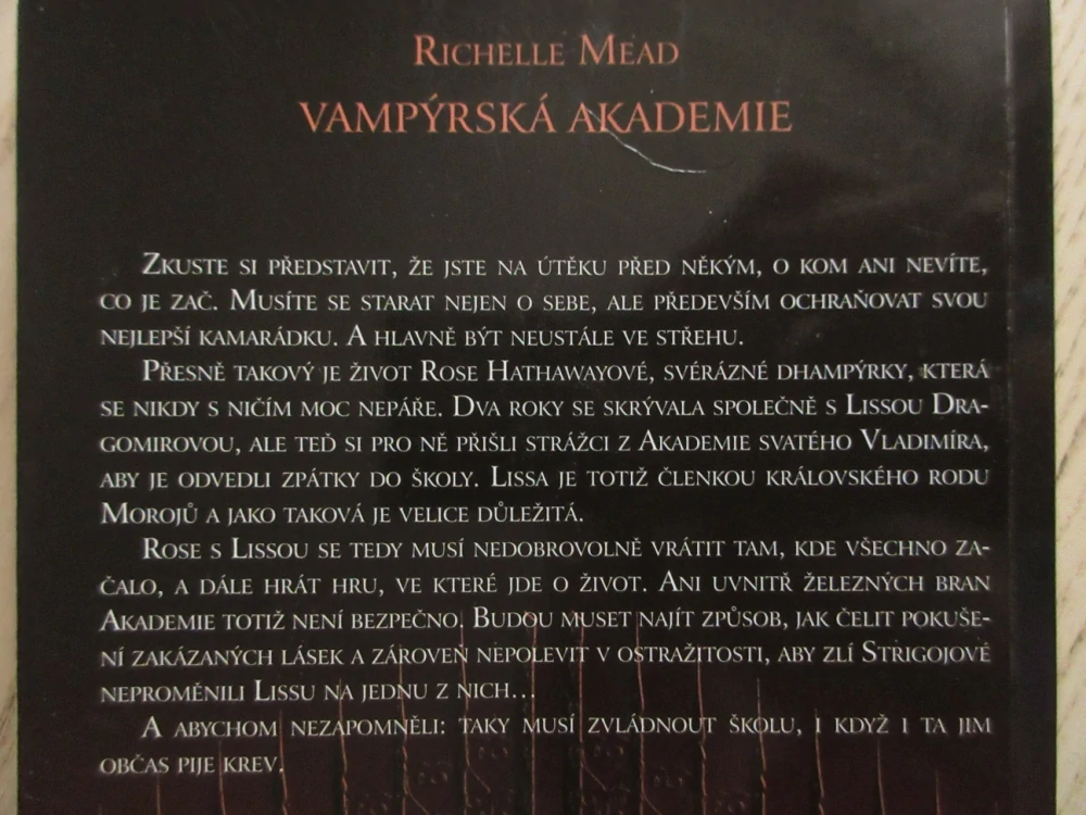 VAMPÝRSKÁ AKADEMIE, RICHELLE MEAD, **an