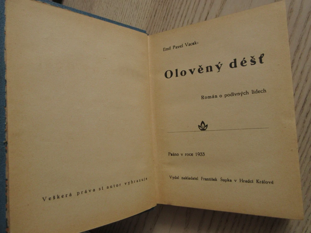 OLOVĚNÝ DÉŠŤ, E. P. VACEK, **an