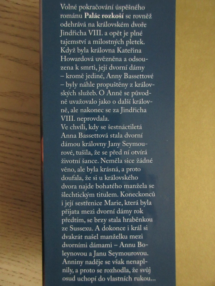 MEZI DVĚMA KRÁLOVNAMI, KATE EMERSON, **an