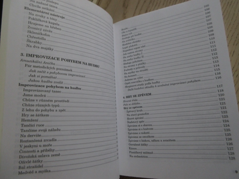 HRY S HUDBOU A TECHNIKY MUZIKOTERAPIE VE VÝCHOVĚ, SOCIÁLNÍ PRÁCI A KLINICKÉ PRAXI, ZDENĚK ŠIMANOVSKÝ, **an