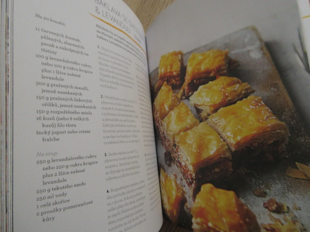 PROSPĚŠNÝ MED - 40 ZDRAVÝCH, SLADKÝCH A PIKANTNÍCH RECEPTŮ, HANNAH COUGHLIN, **an