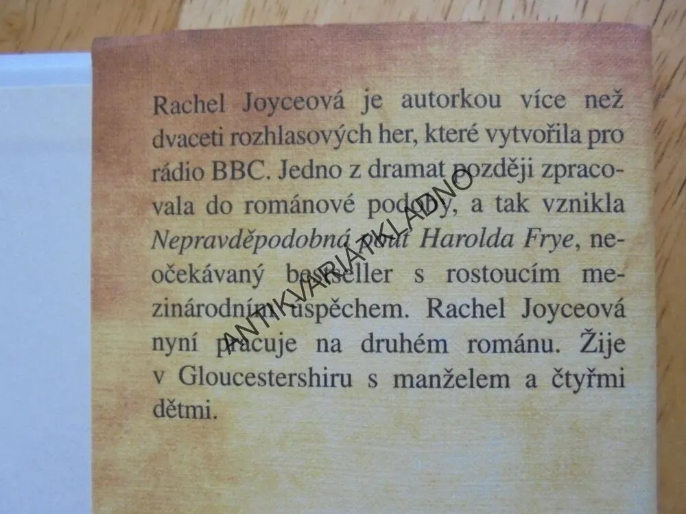 NEPRAVDĚPODOBNÁ POUŤ HAROLDA FRYE, R.JOYCEOVÁ, **an