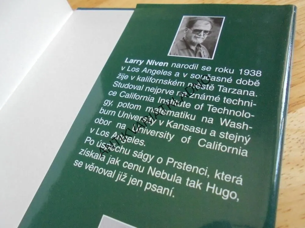 V ZÁKULISÍ SVĚTŮ, LARRY NIVEN, LERNER**an