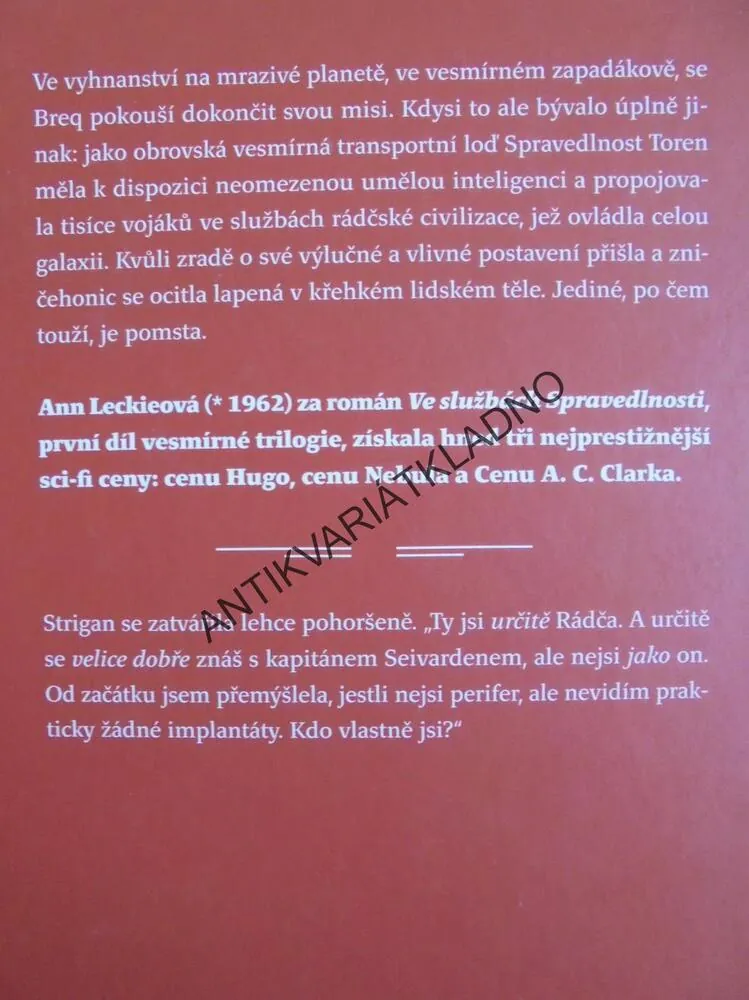 VE SLUŽBÁCH SPRAVEDLNOSTI, ANN LECKIOVÁ