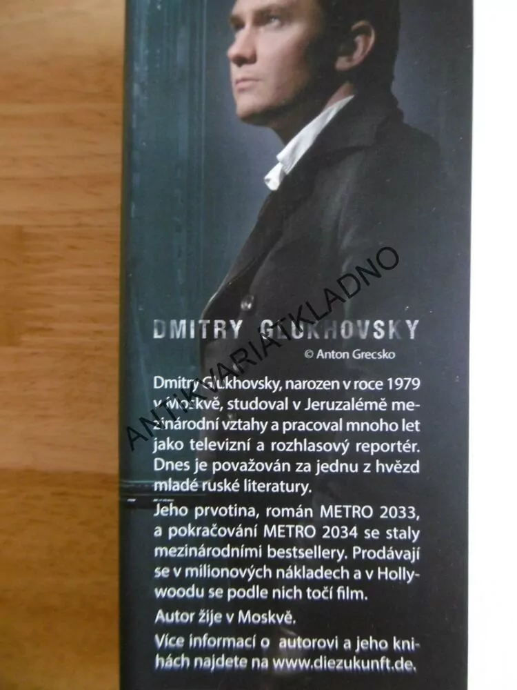 BUDOUCNOST, DMITRY GLUKHOVSKY, APOKALYPTICKÝ BESTSELLER, **an