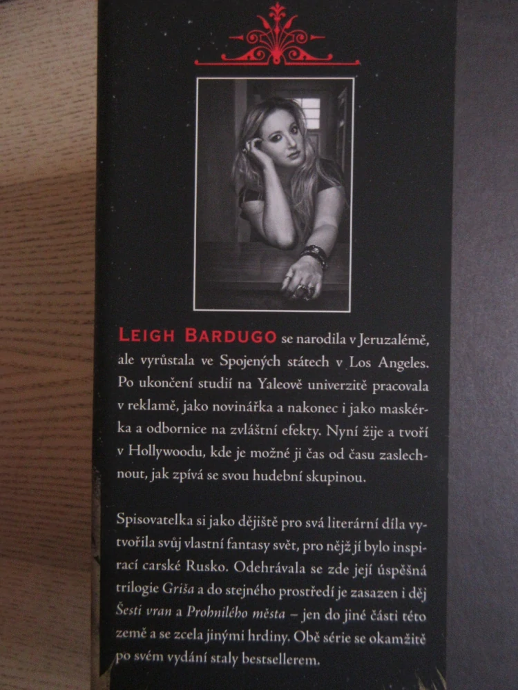 PROHNILÉ MĚSTO, LEIGH BARDUGO, **an