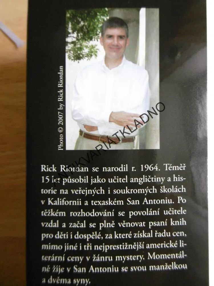 PERCY JACKSON, ZLODĚJ BLESKU, RICK RIORDAN, **an