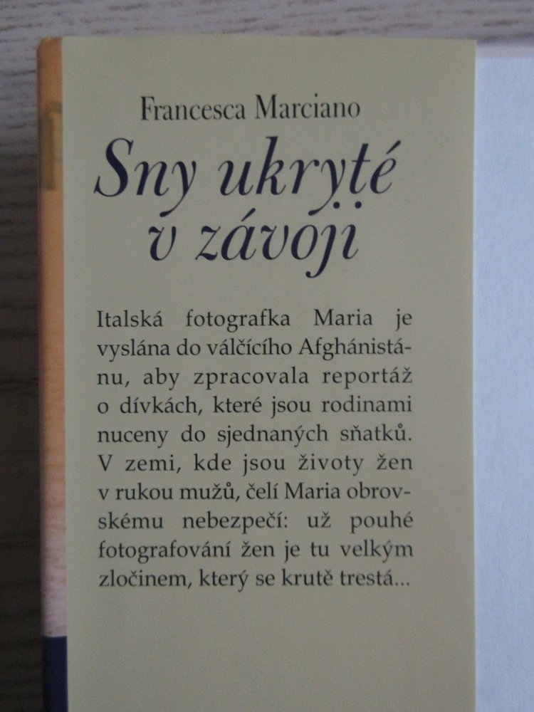 SNY UKRYTÉ V ZÁVOJI, FRANCESCA MARCIANO, **an 