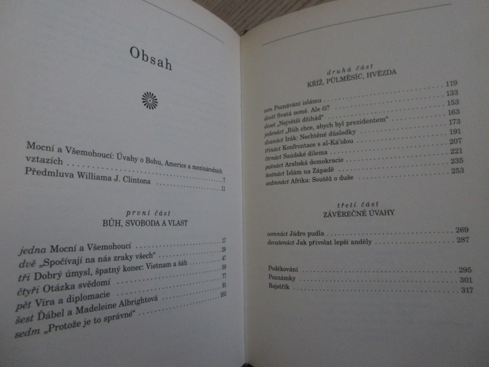 MOCNÍ A VŠEMOHOUCÍ, MADELEINE ALBRIGHTOVÁ, **an