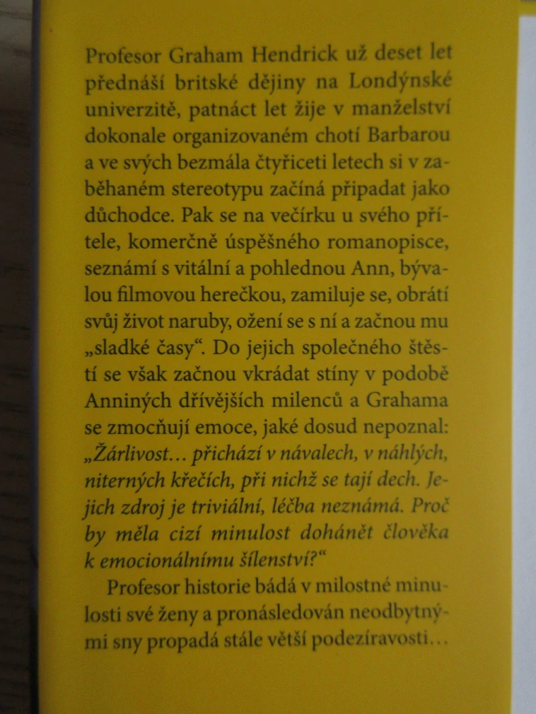 NEŽ POTKALA MĚ, JULIAN BARNES, **an