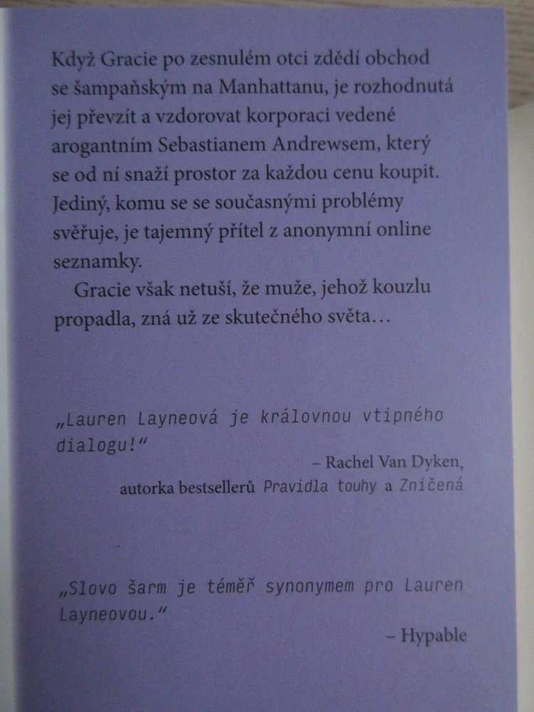 LÁSKA NASLEPO, LAUREN LAYNEOVÁ, **an