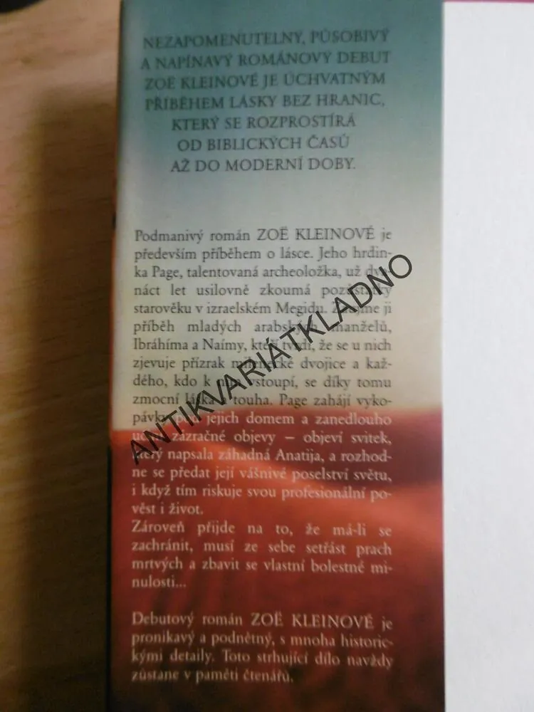 KRESBY V PRACHU, ZOË KLEINOVÁ, **an