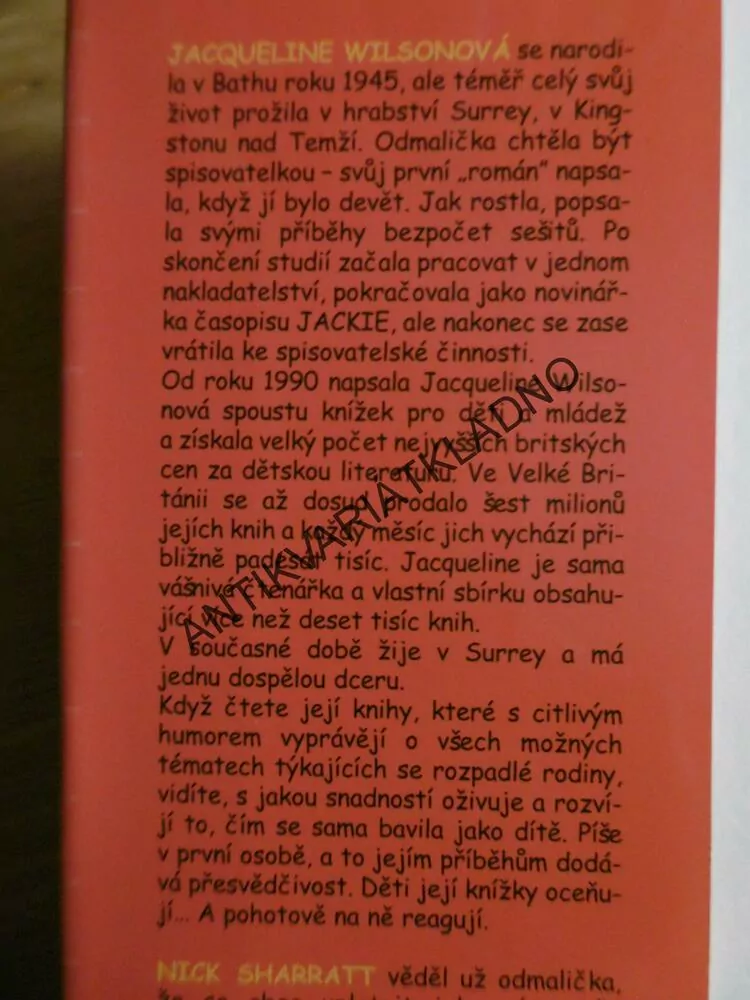 HOLKA Z POPELNICE, JACQUELINE WILSONOVÁ, **an