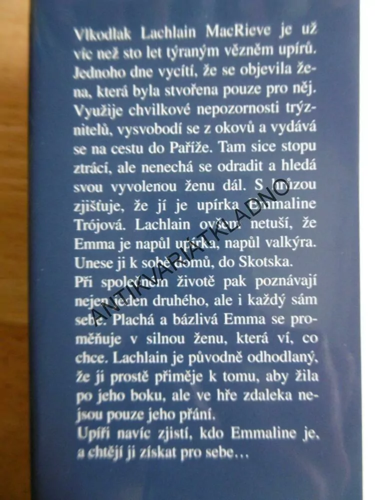 HLAD JAKO ŽÁDNÝ JINÝ, KRESLEY COLE