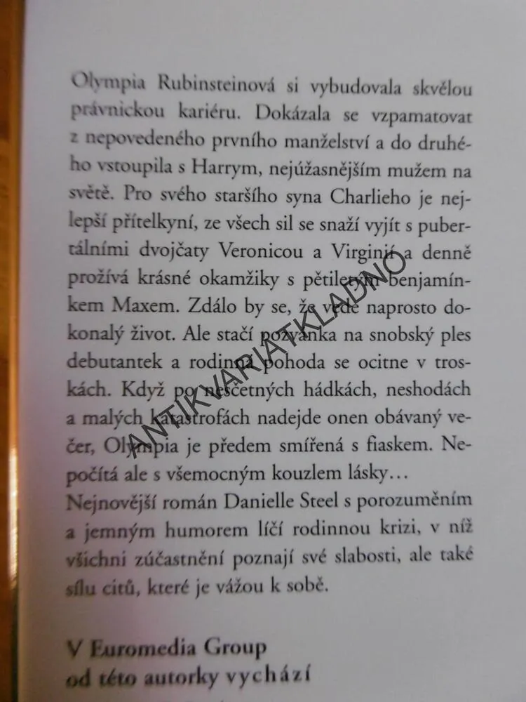 KVĚTINOVÝ PLES, DANIELLE STEEL, **an