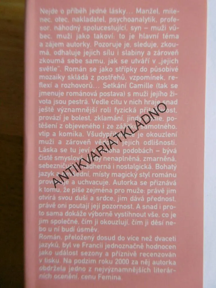 V NÁRUČÍ MUŽŮ, CAMILLE LAURENSOVÁ, **an