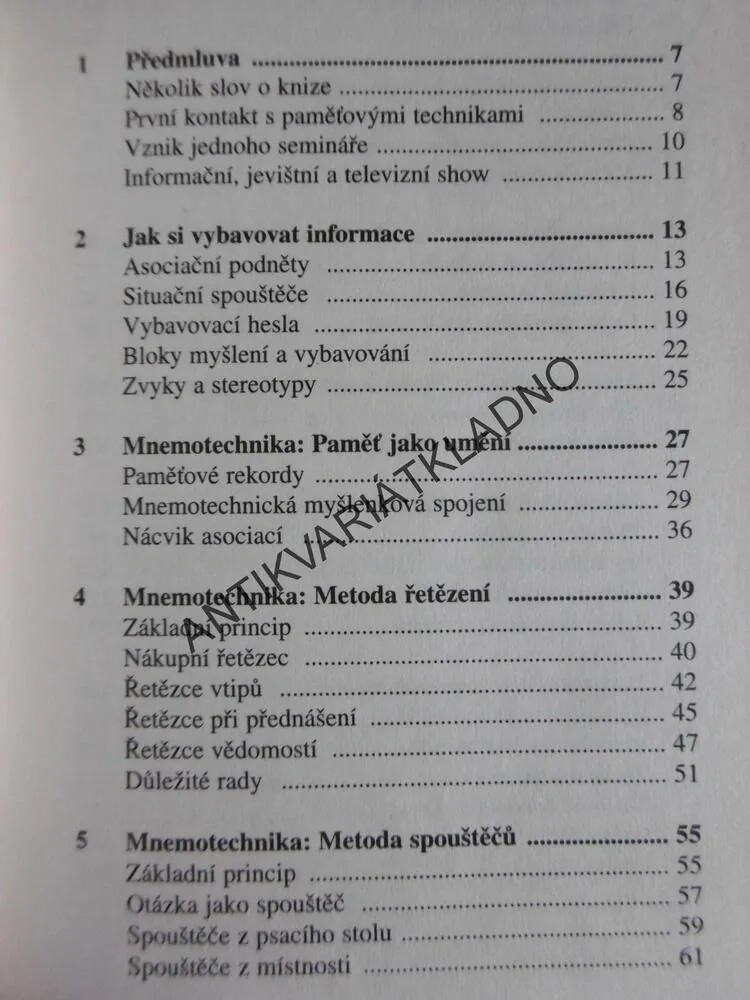 PAMĚŤ JAKO SLON, WILFRIED POSSIN, **an