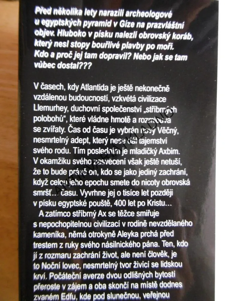 LOĎ V PÍSKU, JENNY NOWAK