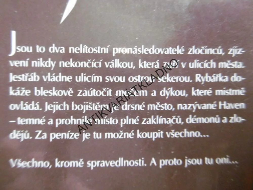JESTŘÁB A RYBÁŘKA, SIMON R. GREEN, **an