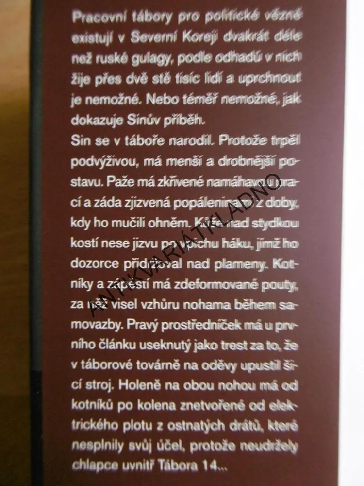 ÚTĚK Z TÁBORA 14, BLAINE HARDEN, **an