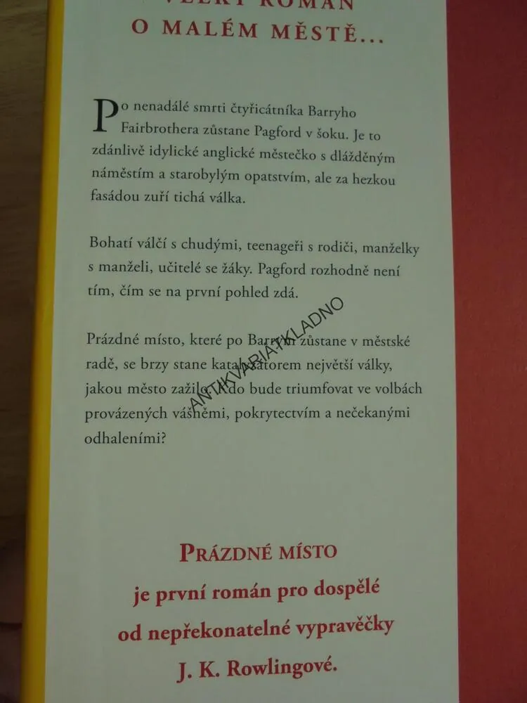 PRÁZDNÉ MÍSTO, J.K. ROWLINGOVÁ, **an