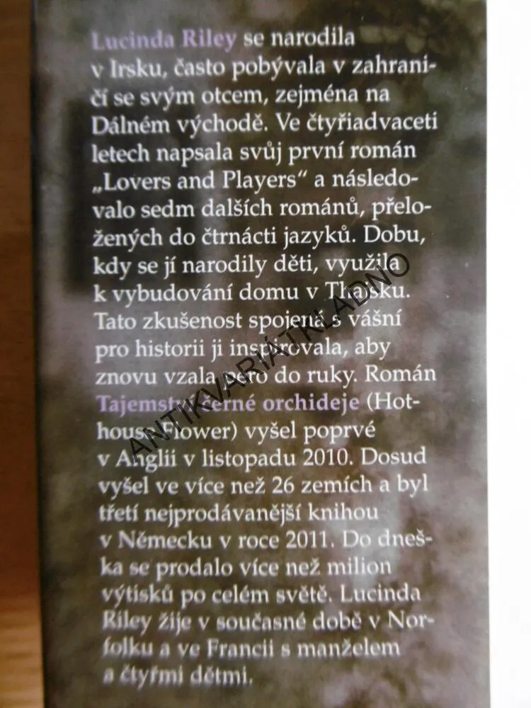 TAJEMSTVÍ ČERNÉ ORCHIDEJE, LUCINDA RILEY,
