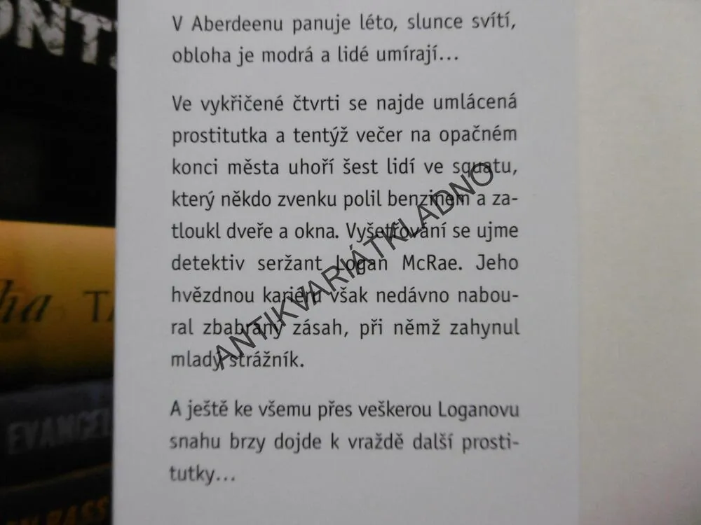 SMRTÍCÍ ZÁŘE, STUART MACBRIDE, **an