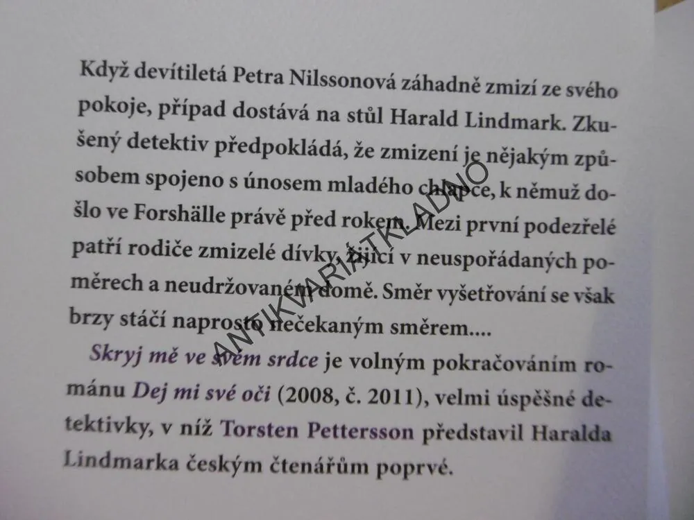 SKRYJ MĚ VE SVÉM SRDCI, TORSTEN PETTERSSON, **an