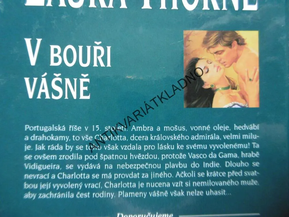 V BOUŘI VÁŠNĚ, LAURA THORNE, **an