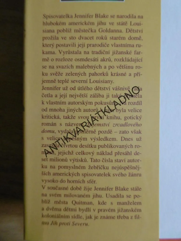 LÁSKA V PŘESTROJENÍ, JENNIFER BLAKE, **an