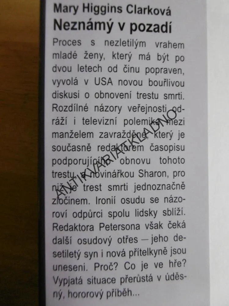 NEZNÁMÝ V POZADÍ, MARY HIGGINS CLARKOVÁ, **an