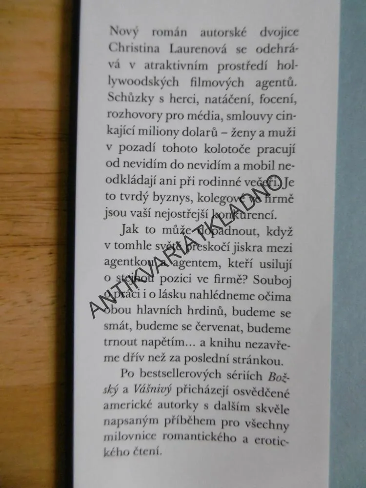 MILUJI TĚ, NENÁVIDÍM TĚ, CHRISTINA LAURENOVÁ, **an