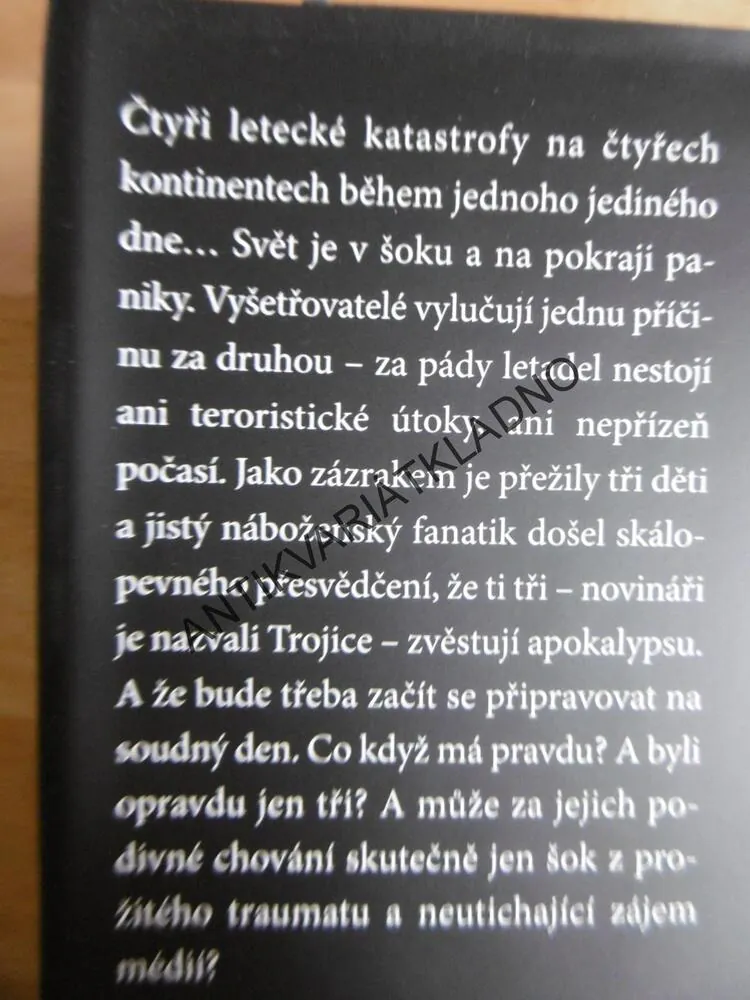 TROJICE, SARAH LOTZOVÁ, **an