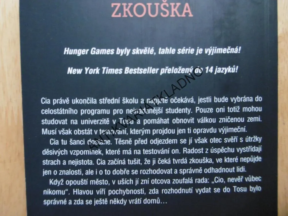 UNIVERZITA VYJÍMEČNÝCH, ZKOUŠKA, BÝT NEJLEPŠÍ NESTAČÍ, JOELLE CHARBONNEAU