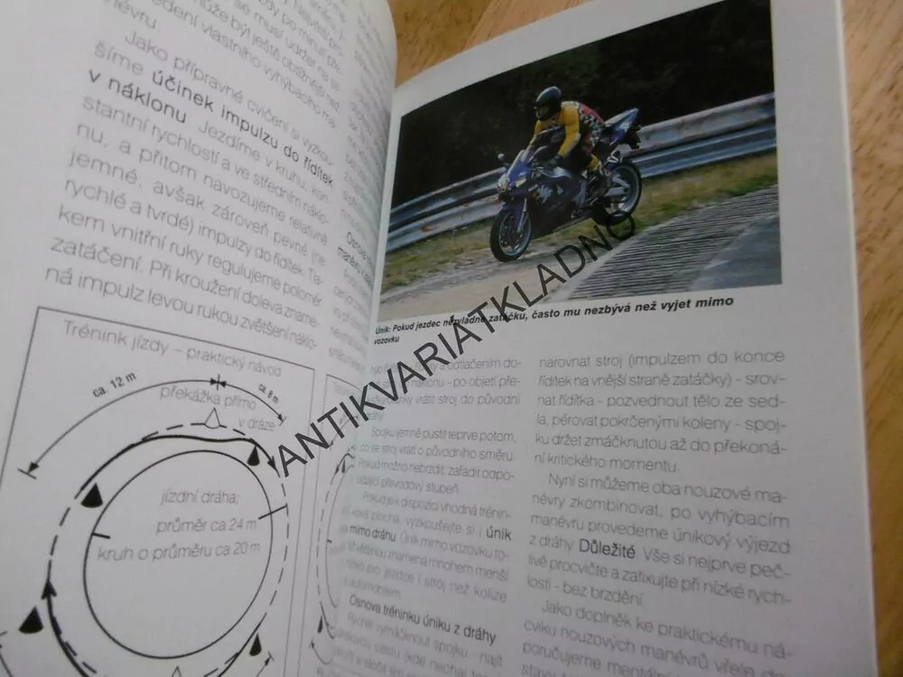 DOKONALÁ JÍZDA NA MOTOCYKLU,