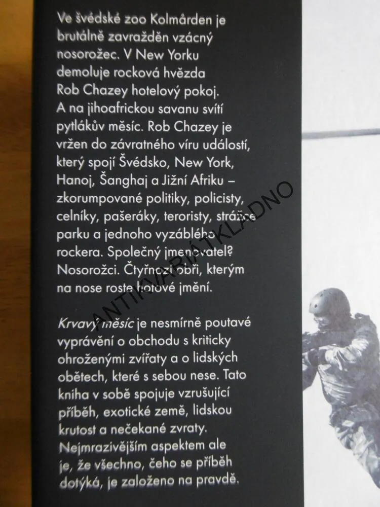 KRVAVÝ MĚSÍC, MARKUS LUTTEMAN, **an