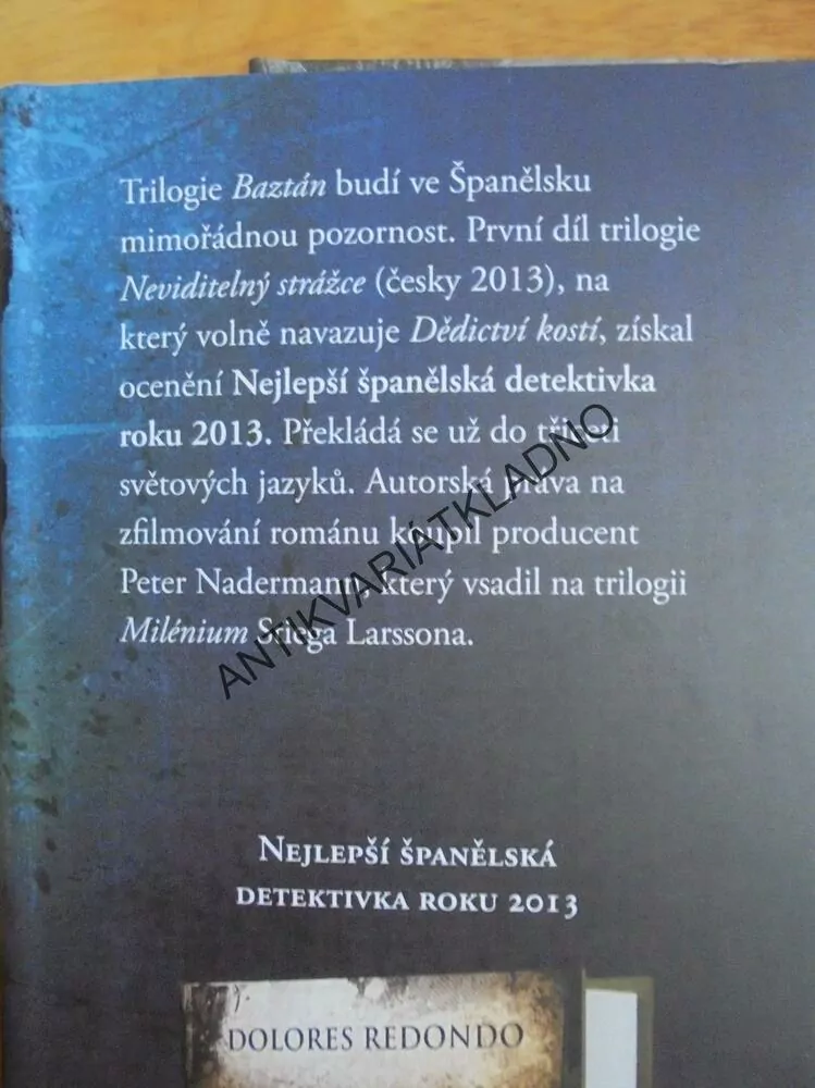 DĚDICTVÍ KOSTÍ, DOLORES REDONDO