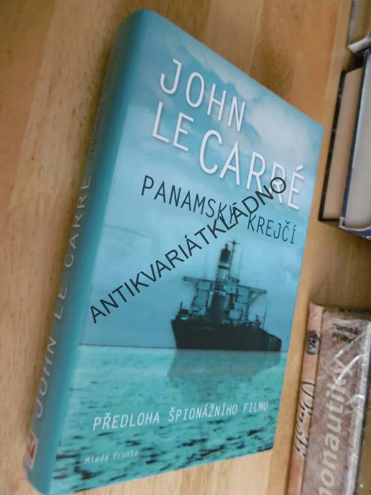 PANAMSKÝ KREJČÍ, JOHN LE CARRÉ, **an