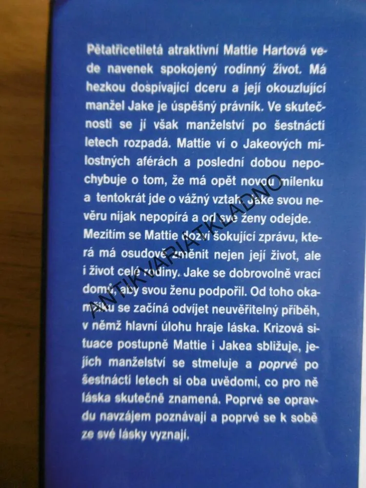 POPRVÉ, JOY FIELDINGOVÁ, **an