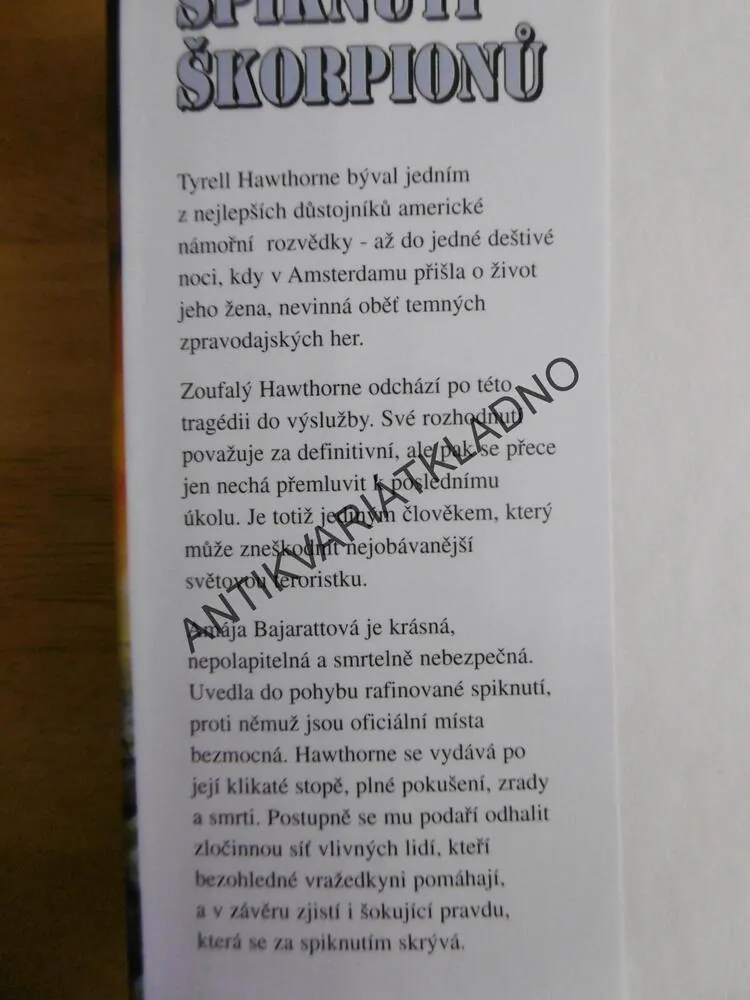 SPIKNUTÍ ŠKORPIONŮ, ROBERT LUDLUM, **an