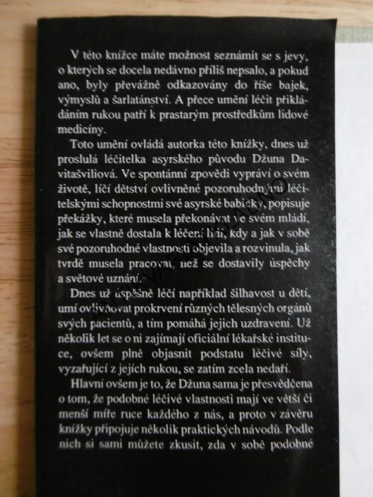 NASLOUCHÁM SVÝM RUKÁM, DŽUNA DAVITAŠVILIOVÁ