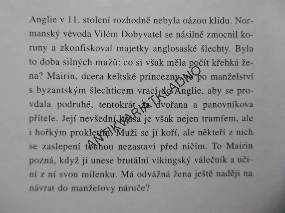 MÁ ČARODĚJKA, BERTRICE SMALL, **an