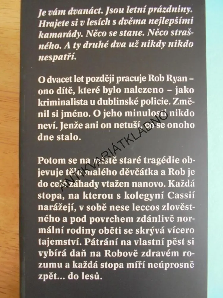V LESÍCH, TANA FRENCHOVÁ, **an