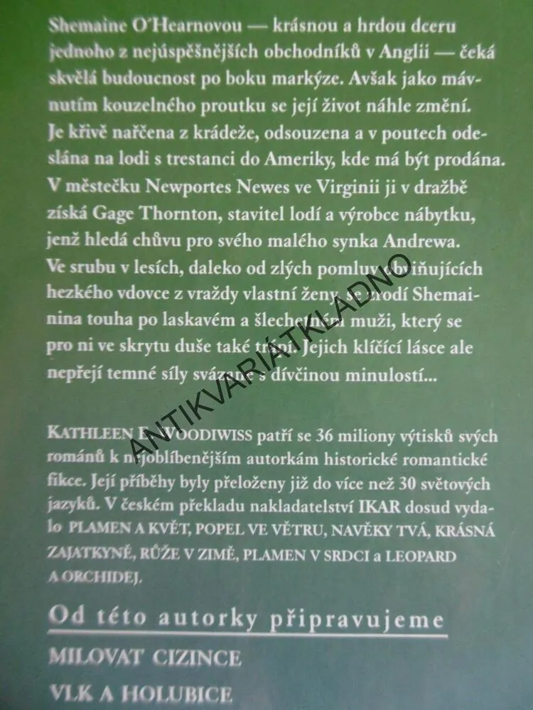 KVĚTY NA VODĚ, KATHLEEN E. WOODIWISS, **an